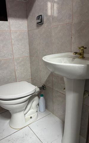 Casa à venda com 200m², 2 quartos e 2 vagasBanheiro Suíte 2/escritório 