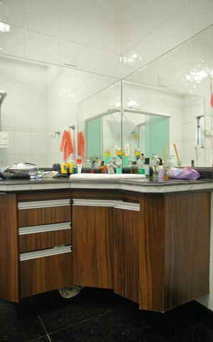 Casa à venda com 200m², 2 quartos e 2 vagasBanheiro da Suíte 1 