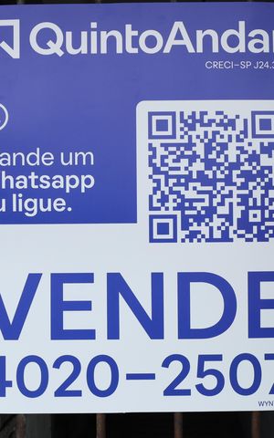 Casa à venda com 250m², 2 quartos e sem vagaPlaca instalada no portão do imóvel - Código da placa: WYNY-1090