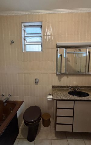Casa à venda com 240m², 3 quartos e 2 vagas Casa à venda com 240m², 3 quartos e 2 vagasBanheiro da Suíte