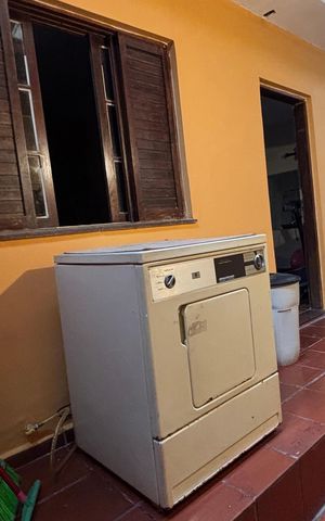 Casa à venda com 240m², 3 quartos e 2 vagas Casa à venda com 240m², 3 quartos e 2 vagasQuintal