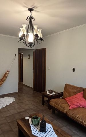Casa à venda com 240m², 3 quartos e 2 vagas Casa à venda com 240m², 3 quartos e 2 vagasSala