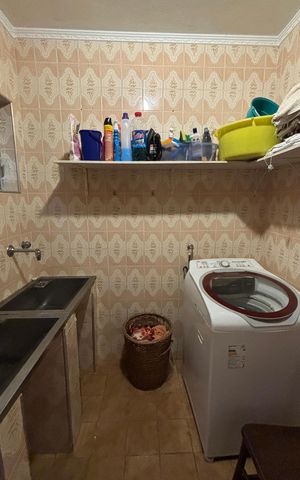 Casa à venda com 240m², 3 quartos e 2 vagas Casa à venda com 240m², 3 quartos e 2 vagasÁrea de Serviço