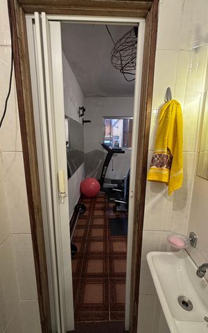 Casa à venda com 240m², 3 quartos e 2 vagas Casa à venda com 240m², 3 quartos e 2 vagasEdícula - Banheiro