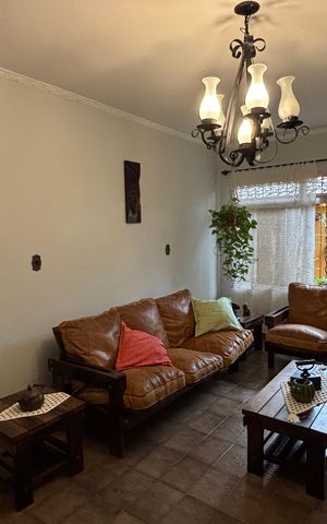 Casa à venda com 240m², 3 quartos e 2 vagas Casa à venda com 240m², 3 quartos e 2 vagasSala