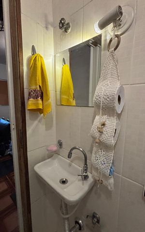 Casa à venda com 240m², 3 quartos e 2 vagas Casa à venda com 240m², 3 quartos e 2 vagasEdícula - Banheiro
