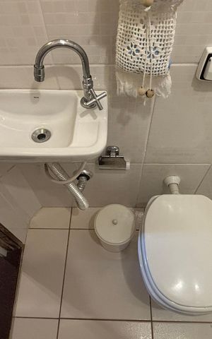 Casa à venda com 240m², 3 quartos e 2 vagas Casa à venda com 240m², 3 quartos e 2 vagasEdícula - Banheiro