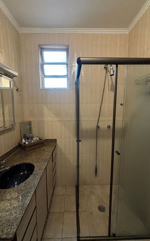 Casa à venda com 240m², 3 quartos e 2 vagas Casa à venda com 240m², 3 quartos e 2 vagasBanheiro da Suíte