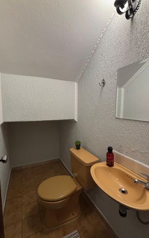 Casa à venda com 240m², 3 quartos e 2 vagas Casa à venda com 240m², 3 quartos e 2 vagasLavabo