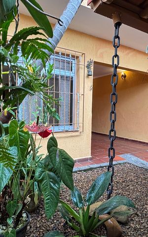 Casa à venda com 240m², 3 quartos e 2 vagas Casa à venda com 240m², 3 quartos e 2 vagasGaragem - Jardim