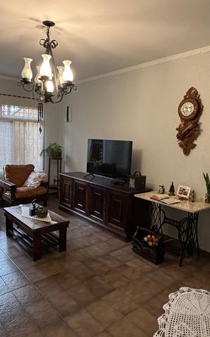Casa à venda com 240m², 3 quartos e 2 vagas Casa à venda com 240m², 3 quartos e 2 vagasSala