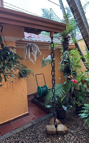 Casa à venda com 240m², 3 quartos e 2 vagas Casa à venda com 240m², 3 quartos e 2 vagasGaragem - Jardim