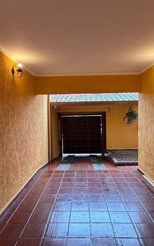 Casa à venda com 240m², 3 quartos e 2 vagas Casa à venda com 240m², 3 quartos e 2 vagasGaragem