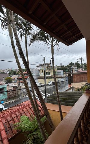 Casa à venda com 240m², 3 quartos e 2 vagas Casa à venda com 240m², 3 quartos e 2 vagasSuite Varanda