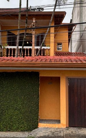 Casa à venda com 240m², 3 quartos e 2 vagas Casa à venda com 240m², 3 quartos e 2 vagasFachada