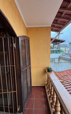 Casa à venda com 240m², 3 quartos e 2 vagas Casa à venda com 240m², 3 quartos e 2 vagasSuite Varanda