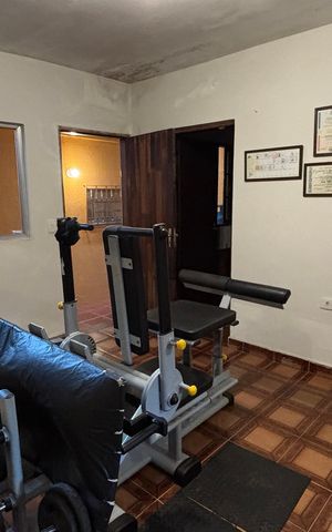 Casa à venda com 240m², 3 quartos e 2 vagas Casa à venda com 240m², 3 quartos e 2 vagasEdícula