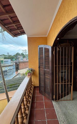 Casa à venda com 240m², 3 quartos e 2 vagas Casa à venda com 240m², 3 quartos e 2 vagasSuite Varanda
