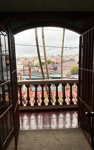 Casa à venda com 240m², 3 quartos e 2 vagas Casa à venda com 240m², 3 quartos e 2 vagasSuite