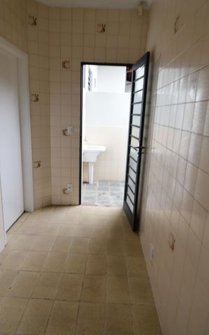 Casa à venda com 198m², 4 quartos e 6 vagasCozinha 2