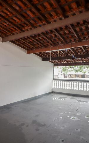 Casa à venda com 160m², 2 quartos e 1 vaga Casa à venda com 160m², 2 quartos e 1 vagaVaranda
