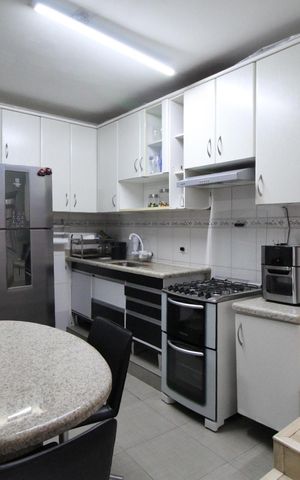 Casa à venda com 218m², 3 quartos e 2 vagas Casa à venda com 218m², 3 quartos e 2 vagasCozinha