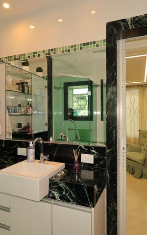 Casa à venda com 230m², 3 quartos e 3 vagasBanheiro da Suíte