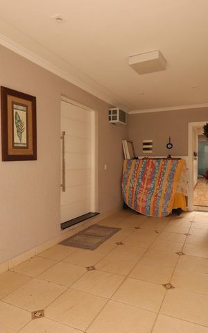 Casa à venda com 230m², 3 quartos e 3 vagasGaragem