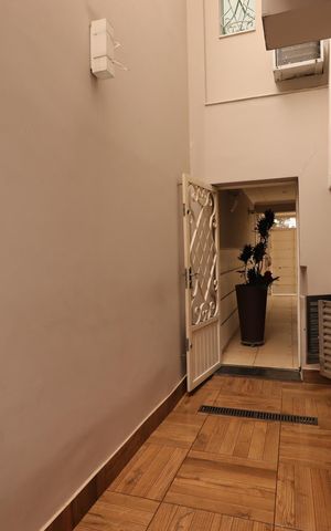 Casa à venda com 230m², 3 quartos e 3 vagasCorredor externo