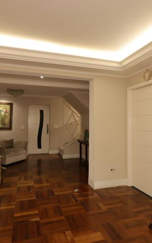 Casa à venda com 230m², 3 quartos e 3 vagasSala