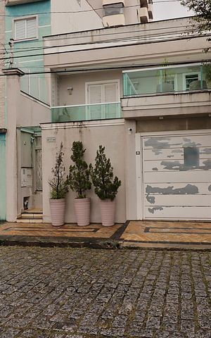 Casa à venda com 230m², 3 quartos e 3 vagasFachada