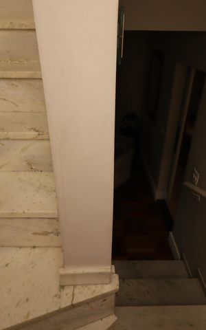 Casa à venda com 230m², 3 quartos e 3 vagasEscada