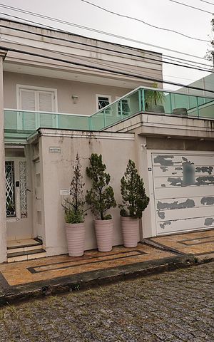 Casa à venda com 230m², 3 quartos e 3 vagasFachada