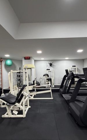 Apartamento à venda com 180m², 4 quartos e 2 vagas Apartamento à venda com 180m², 4 quartos e 2 vagasÁrea comum - Academia