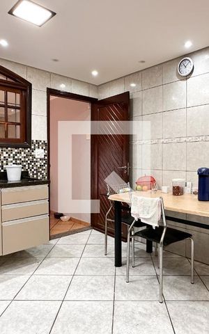 Casa à venda com 187m², 3 quartos e 2 vagas Casa à venda com 187m², 3 quartos e 2 vagasCozinha