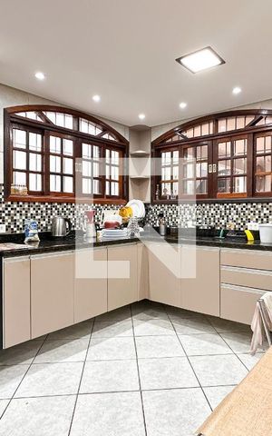 Casa à venda com 187m², 3 quartos e 2 vagas Casa à venda com 187m², 3 quartos e 2 vagasCozinha