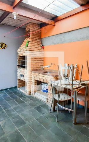 Casa à venda com 187m², 3 quartos e 2 vagas Casa à venda com 187m², 3 quartos e 2 vagasÁrea externa