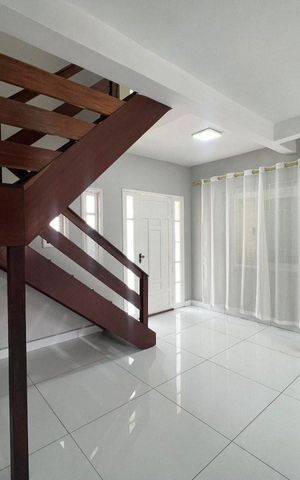Casa à venda com 142m², 2 quartos e 3 vagas Casa à venda com 142m², 2 quartos e 3 vagasSala