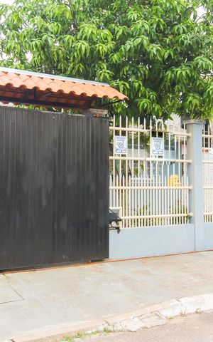 Casa à venda com 55m², 2 quartos e 1 vaga Casa à venda com 55m², 2 quartos e 1 vagaFachada
