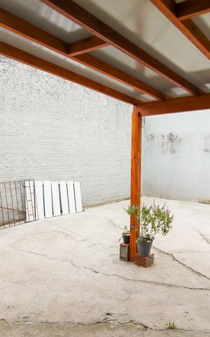 Casa à venda com 55m², 2 quartos e 1 vaga Casa à venda com 55m², 2 quartos e 1 vagaÁrea externa