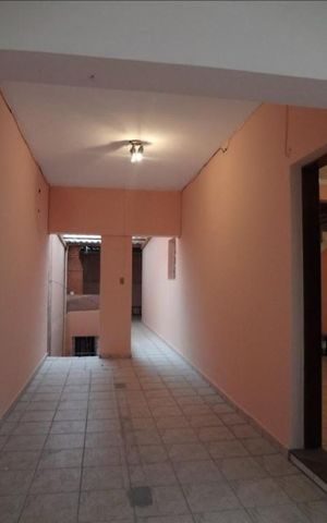 Casa à venda com 250m², 2 quartos e 2 vagas Casa à venda com 250m², 2 quartos e 2 vagasÁrea externa