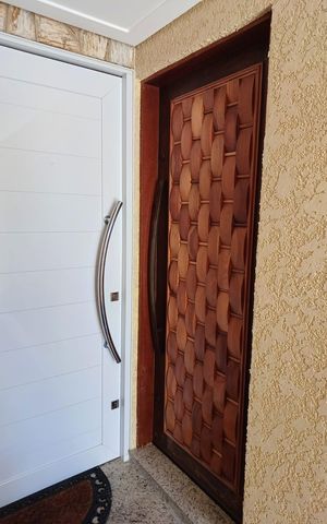 Casa à venda com 160m², 3 quartos e 4 vagas Casa à venda com 160m², 3 quartos e 4 vagasÁrea externa