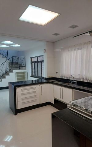 Casa à venda com 160m², 3 quartos e 4 vagas Casa à venda com 160m², 3 quartos e 4 vagasSala