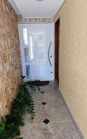 Casa à venda com 160m², 3 quartos e 4 vagas Casa à venda com 160m², 3 quartos e 4 vagasÁrea externa