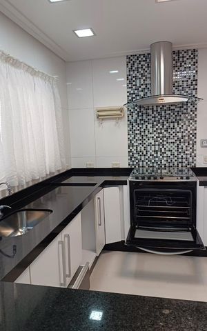 Casa à venda com 160m², 3 quartos e 4 vagas Casa à venda com 160m², 3 quartos e 4 vagasCozinha