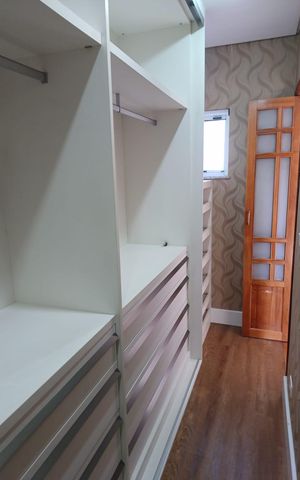 Casa à venda com 160m², 3 quartos e 4 vagas Casa à venda com 160m², 3 quartos e 4 vagasCloset