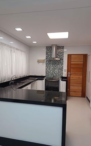 Casa à venda com 160m², 3 quartos e 4 vagas Casa à venda com 160m², 3 quartos e 4 vagasCozinha