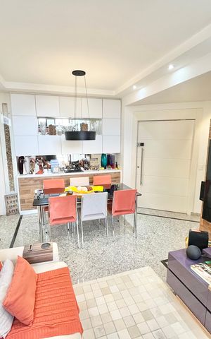 Apartamento à venda com 126m², 3 quartos e 2 vagas Apartamento à venda com 126m², 3 quartos e 2 vagasSala