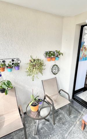 Apartamento à venda com 126m², 3 quartos e 2 vagas Apartamento à venda com 126m², 3 quartos e 2 vagasVaranda da Sala