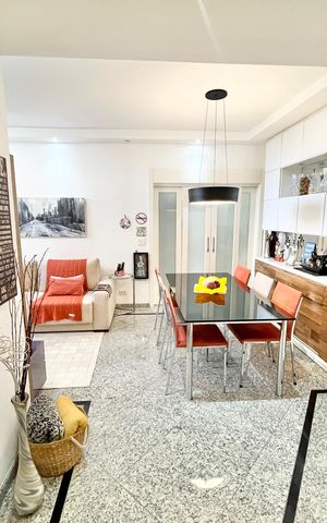 Apartamento à venda com 126m², 3 quartos e 2 vagas Apartamento à venda com 126m², 3 quartos e 2 vagasSala